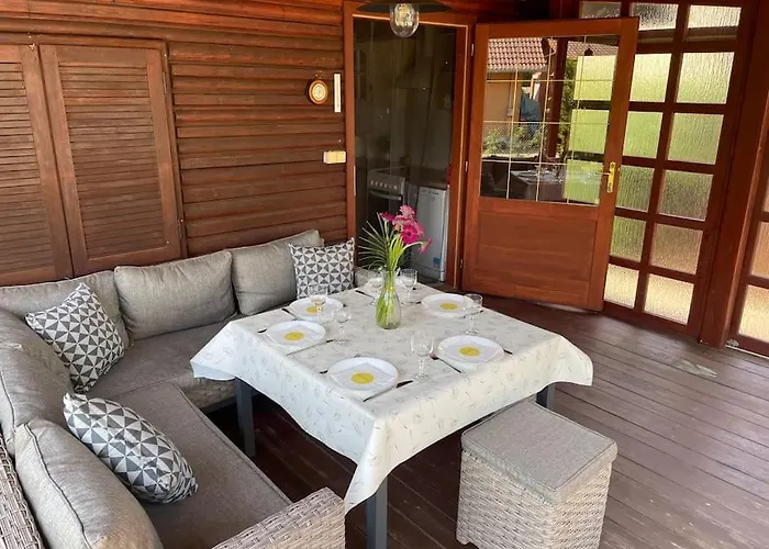 Haziko Vendeghaz/balatonfenyves 펜션 *